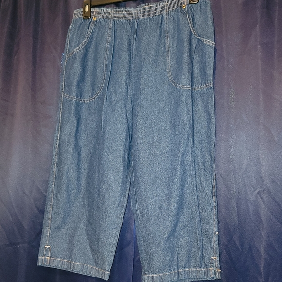 Jean Capris - Picture 1 of 2